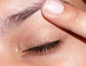 Tutorial: MAC Fafi Eyes 1