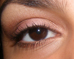 Look: In Living Pink & Amber Lights (MAC)