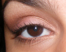 Look: In Living Pink & Amber Lights (MAC)