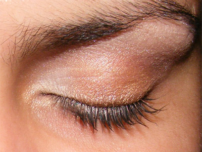 Look neutro: salmão e dourado 