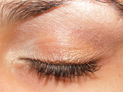 Look neutro: salmão e dourado 