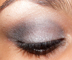 Look: Prateado com MAC, Vult, Milani e Shu Uemura