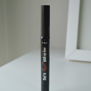 Resenha: Delineador They’re Real! Push-up Liner da Benefit