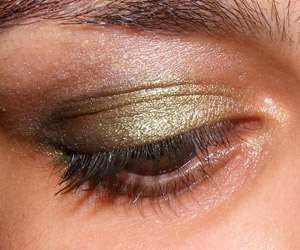 Tutorial em vídeo: Look verde oliva