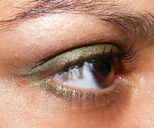 Tutorial em vídeo: Look verde oliva