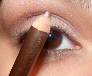 Tutorial: Look discreto (com um pouco de cor) para o trabalho